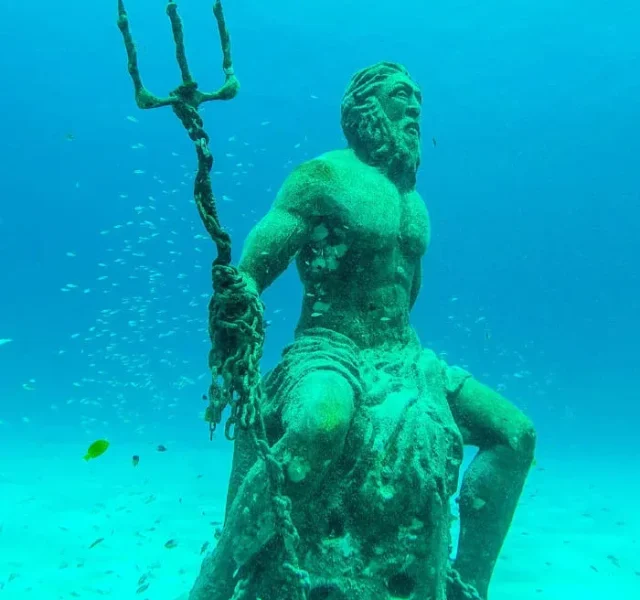 estatua de poseidon