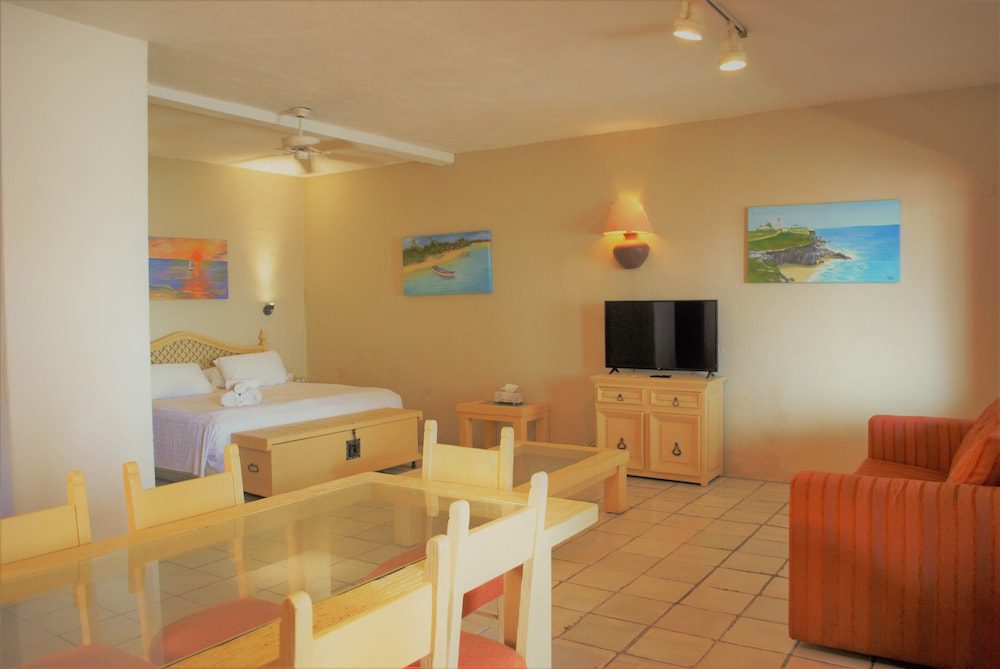 Habitación con área de descanso de Belmar Isla Mujeres en Isla Mujeres