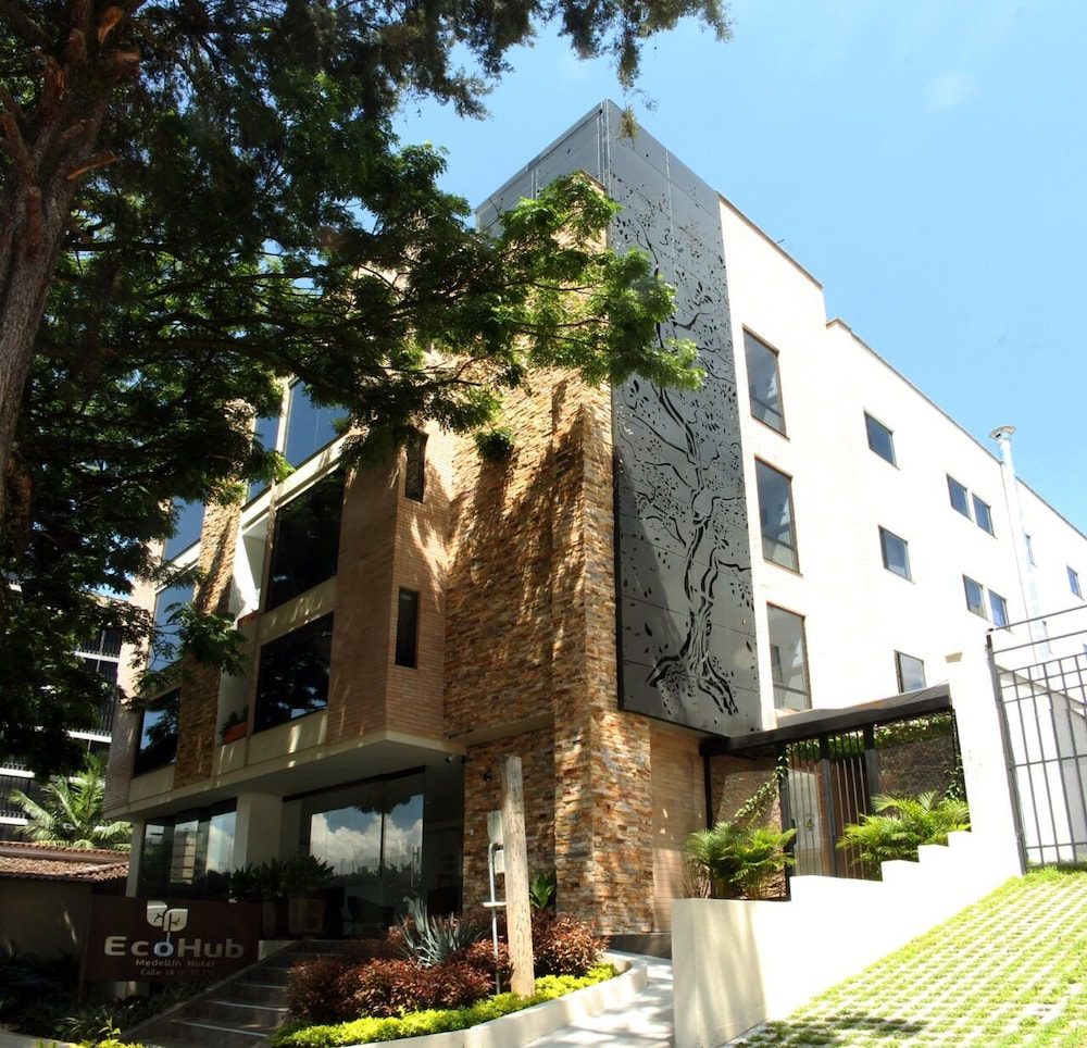Fachada de EcoHub Hotel Medellín en Medellín