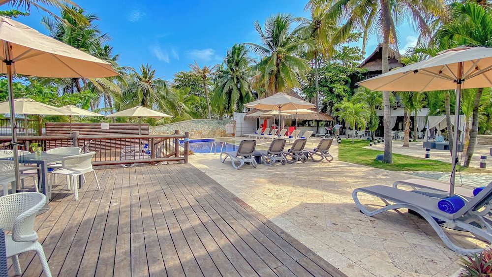 Grand Sirenis Cartagena en Cartagena: zona de piscina y terraza