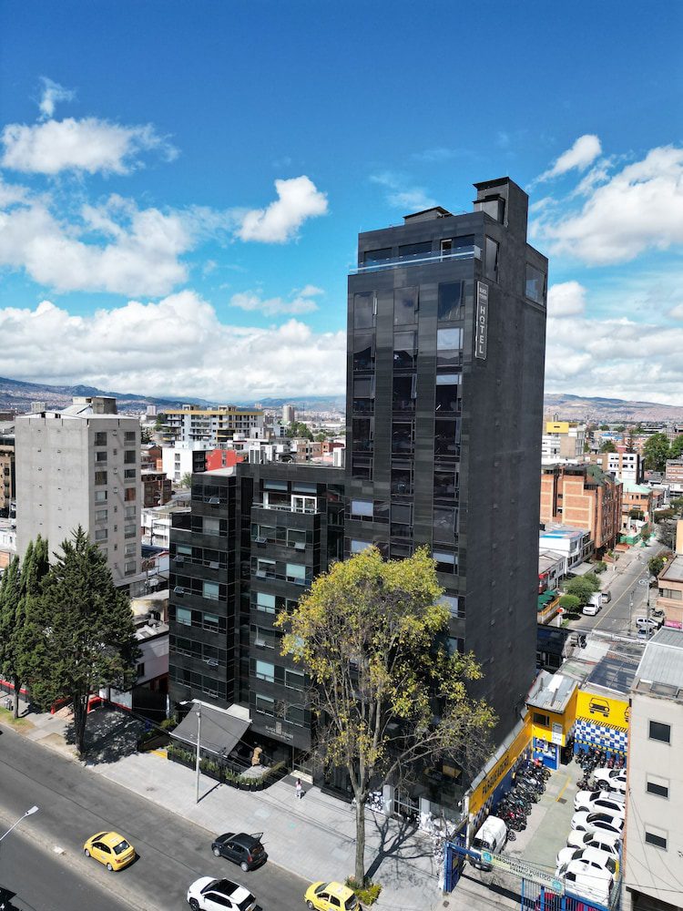 Torre del hotel de Hotel Black Tower Premium en Bogotá