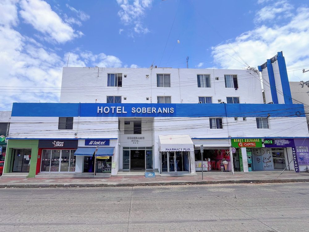 Fachada de Hotel Soberanis en Cancún