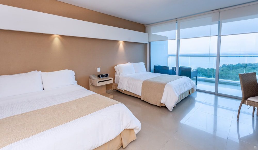 Habitación con balcón del Sonesta Hotel Cartagena