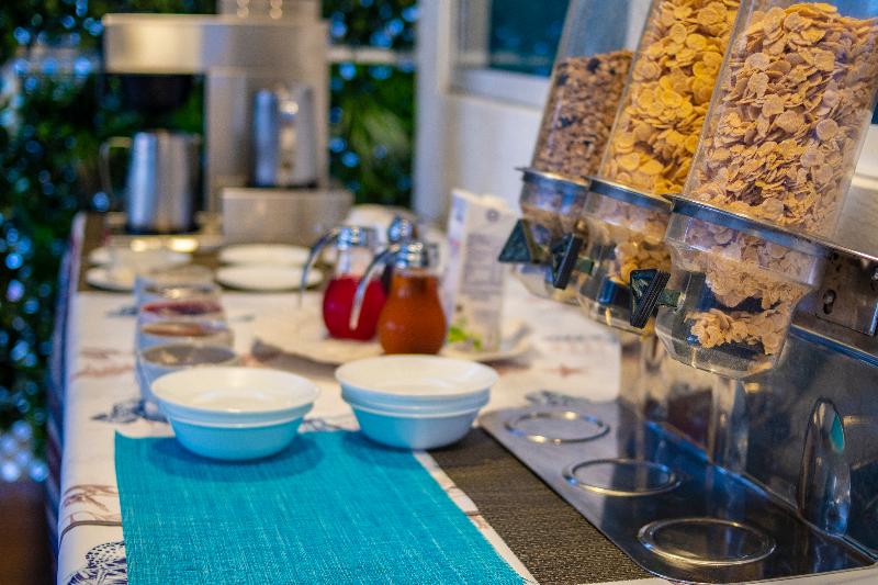 Buffet de desayuno de San Luis Place by Dorado en San Andrés