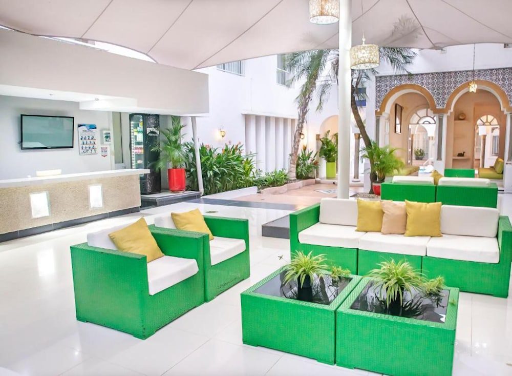 Recepción y sala del Santorini Hotel & Resort