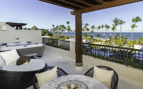 Carrusel Hoteles Secrets Royal 5