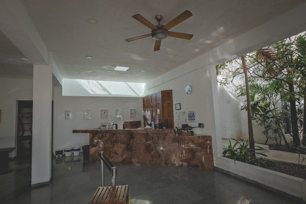 Recepción de Sotavento Hotel & Yacht Club en Cancún