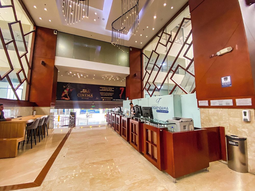 Lobby del Tequendama Suites Bogotá con recepción