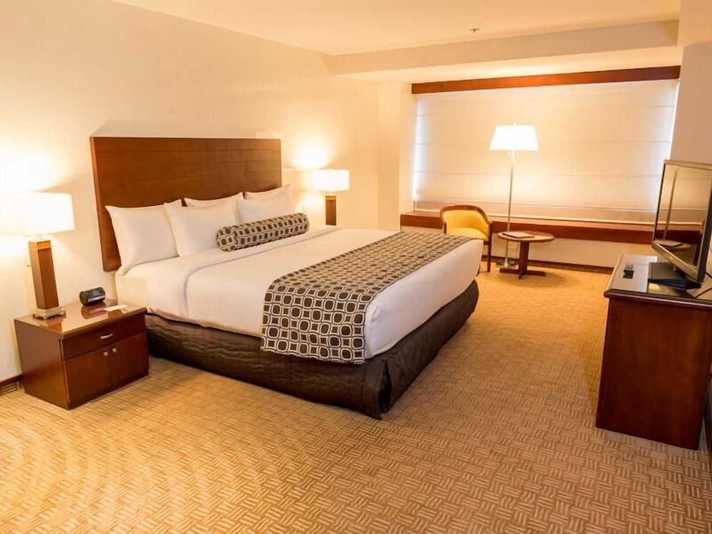Habitación con cama doble del Tequendama Suites Bogotá