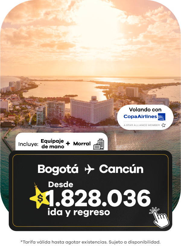 oferta de vuelo Bogotá a Cancún con Copa Airlines desde $1.828.036 ida y regreso, incluye equipaje de mano y morral; vista aérea de la zona hotelera de Cancún al atardecer.
