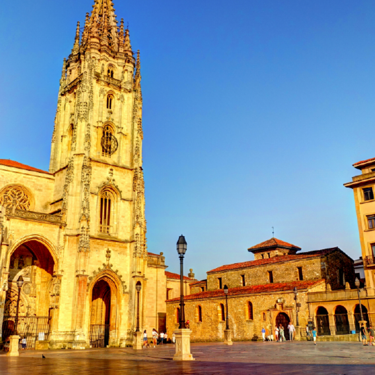 OVIEDO (portada)