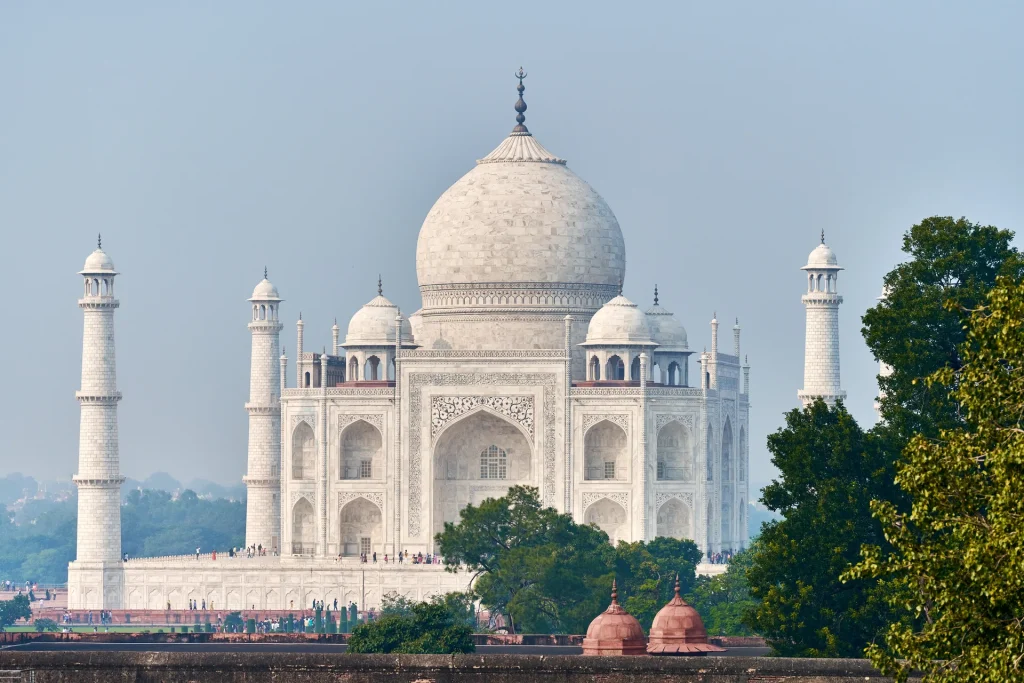 Taj Mahal de mármol blanco en Agra, India