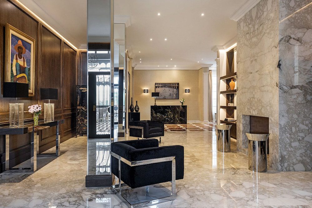 Alvear Palace Hotel en Buenos Aires: lobby con mármol y arte