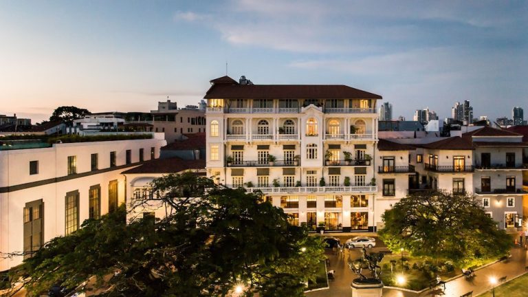 American Trade Hotel en Panamá: fachada del hotel en el Casco Viejo