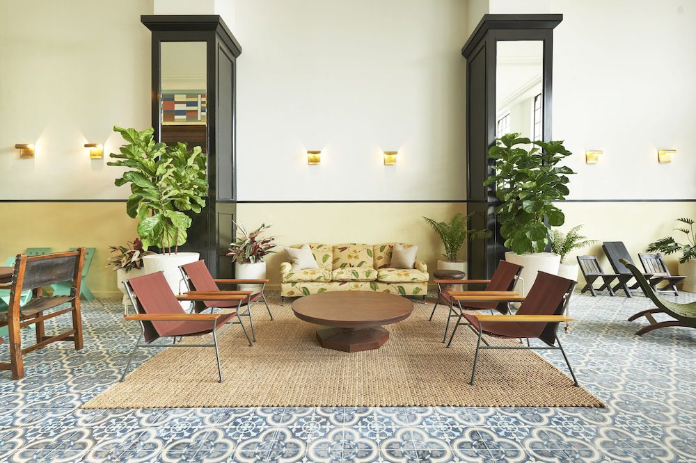 American Trade Hotel en Panamá: sala de estar del lobby