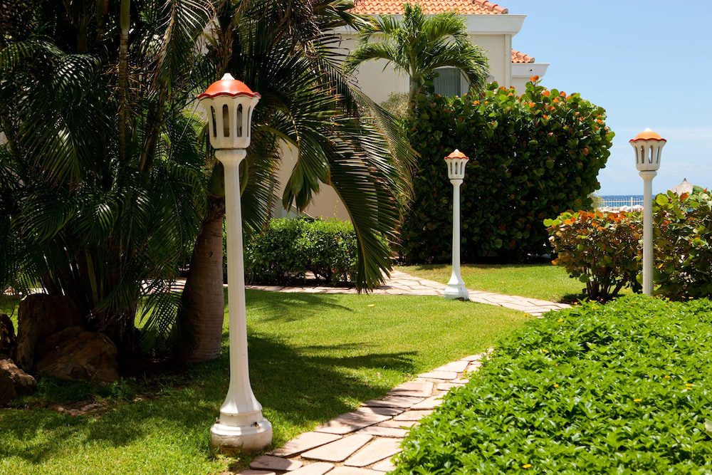 Avila Beach Hotel en Curazao: jardines del hotel