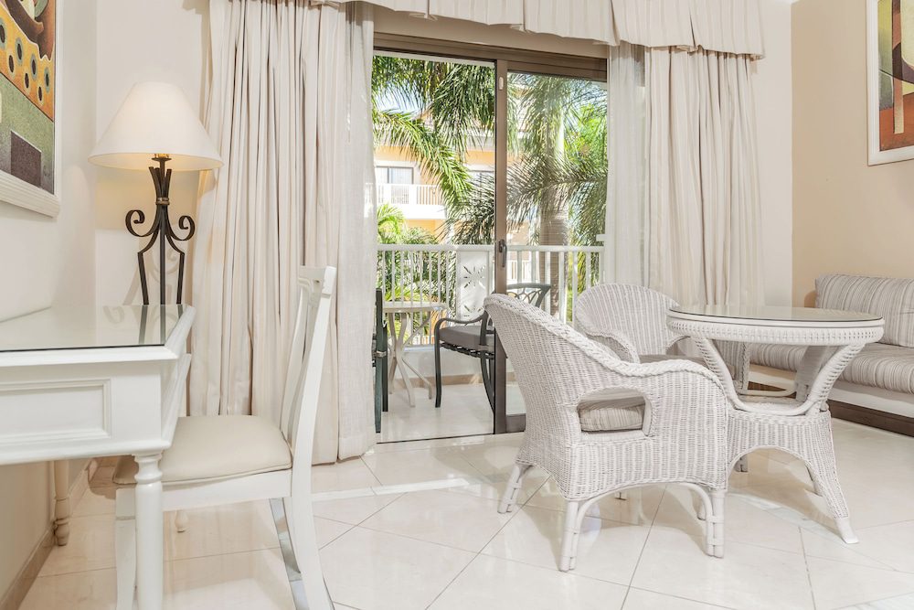 Bahia Principe Escape Aquamarine en Punta Cana: área de sala de estar