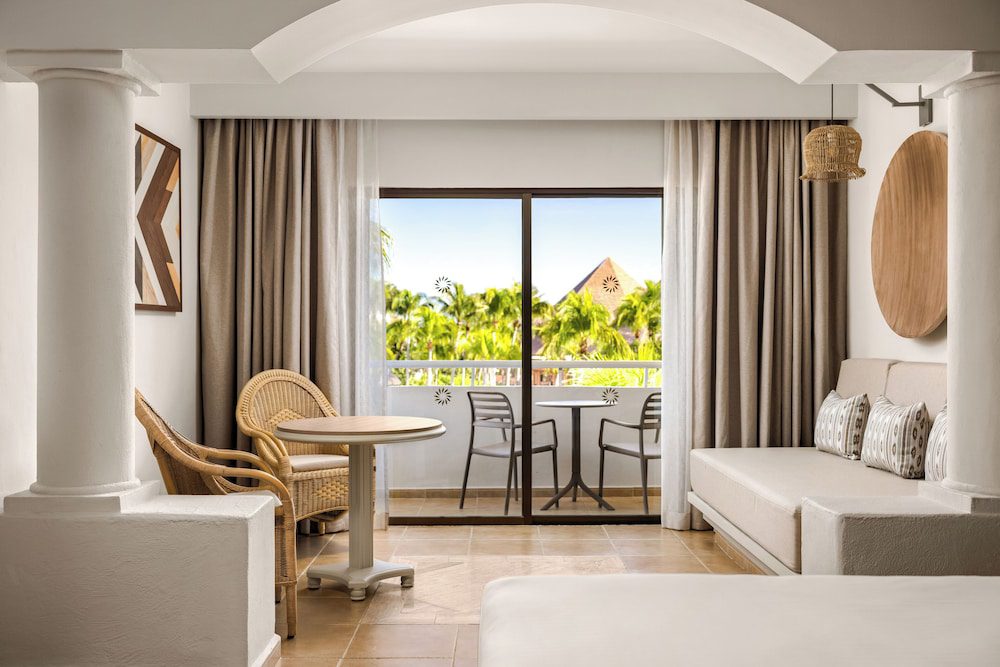 Bahia Principe Escape Tequila en Akumal: área de sala de estar