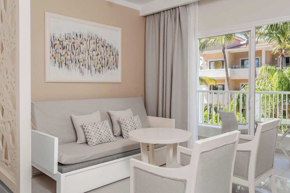Bahia Principe Explore Legend en Punta Cana: área de sala de estar
