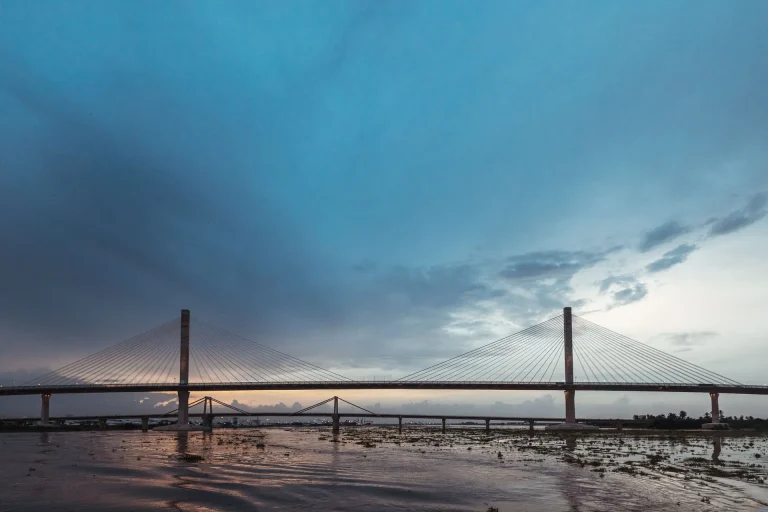 Puente sobre el río Magdalena en Barranquilla, Colombia