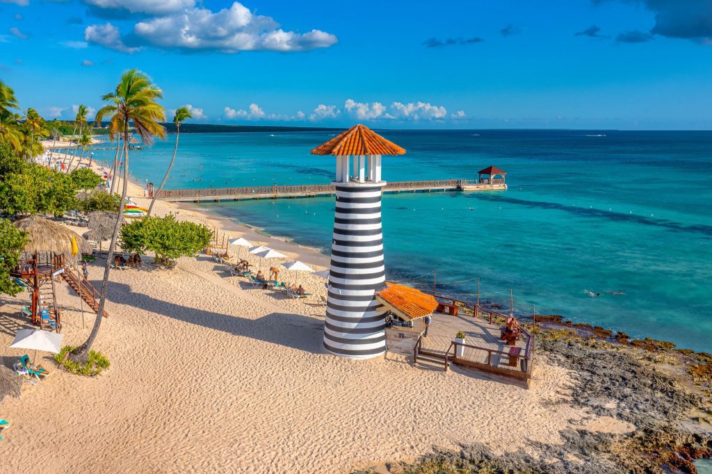 Faro y playa de Bayahibe, República Dominicana