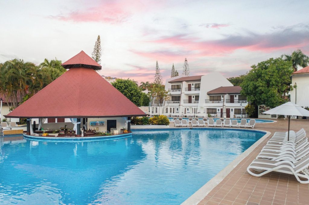 BlueBay Villas Doradas en Puerto Plata: bar/salón