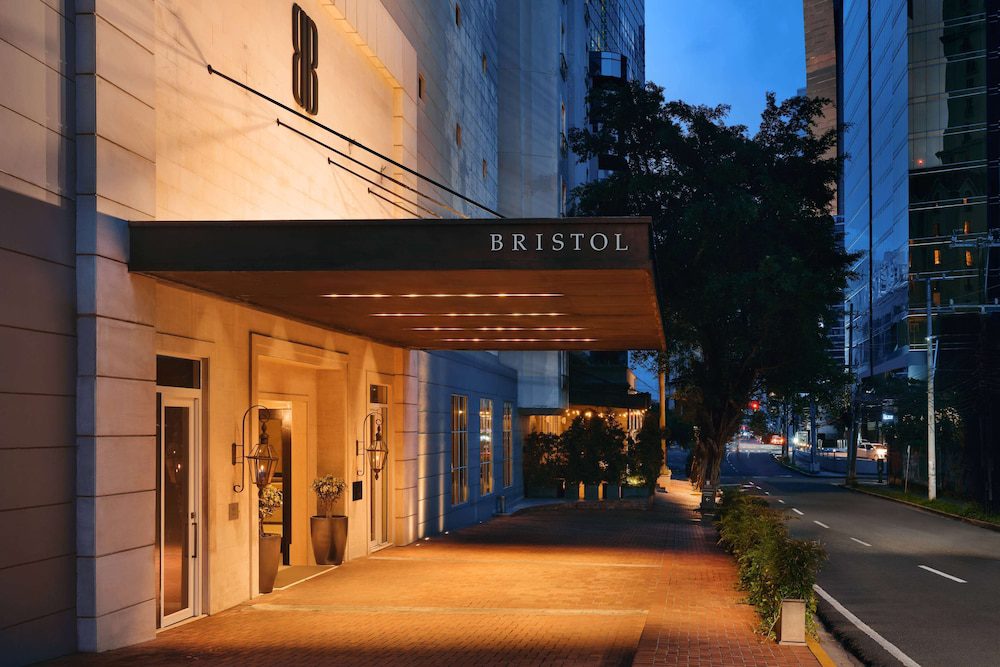 Bristol Panamá, a Registry Collection Hotel en Panamá: entrada del hotel al anochecer