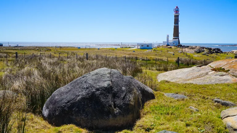 Costa y faro de Cabo Polonio en Rocha, Uruguay