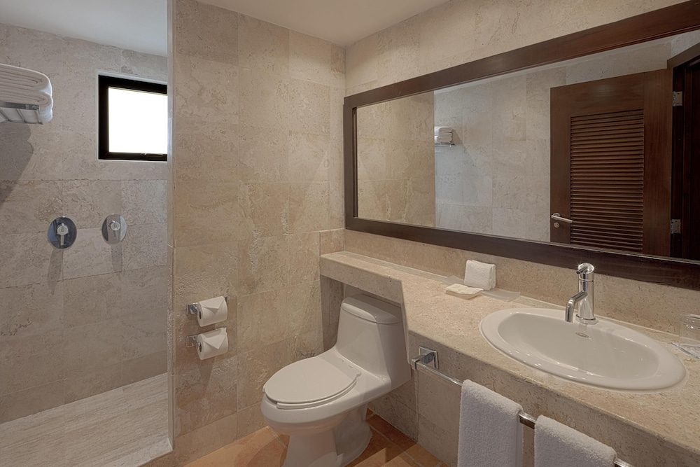Catalonia Riviera Maya Resort & Spa en Puerto Aventuras: baño