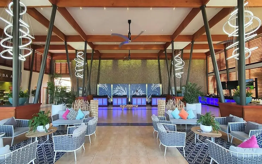 Divi Village Golf & Beach Resort en Aruba: bar del lobby