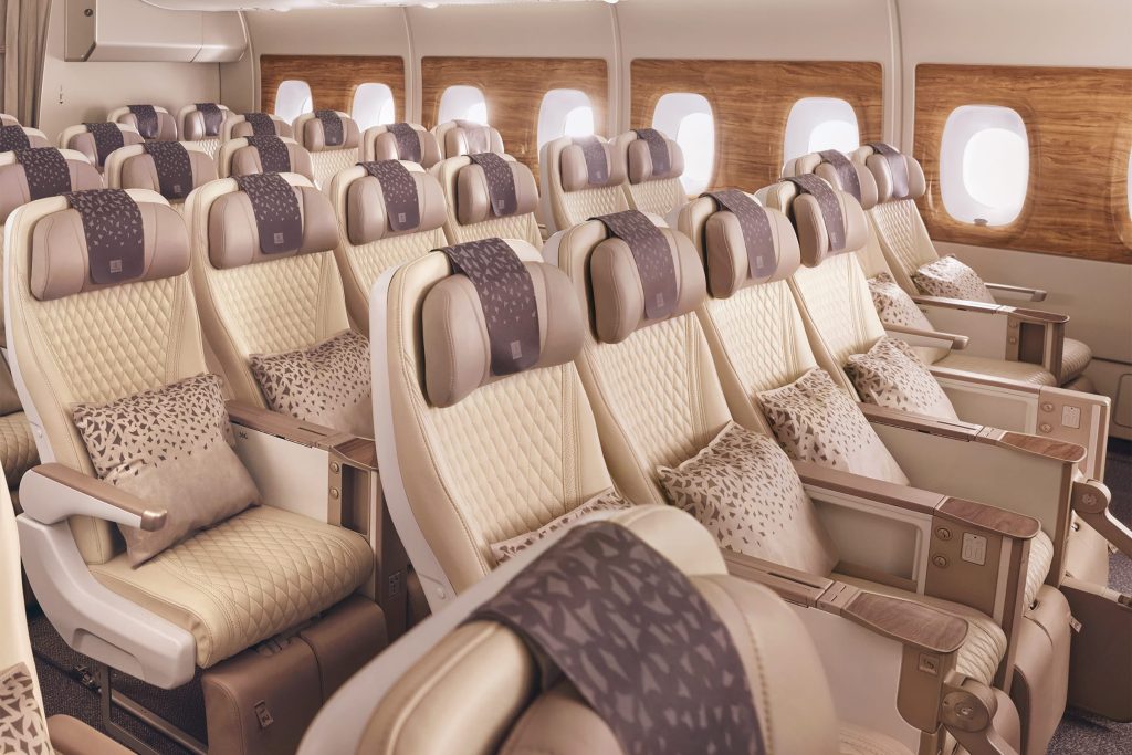 Cabina Premium Economy de Emirates con asientos de cuero y más espacio
