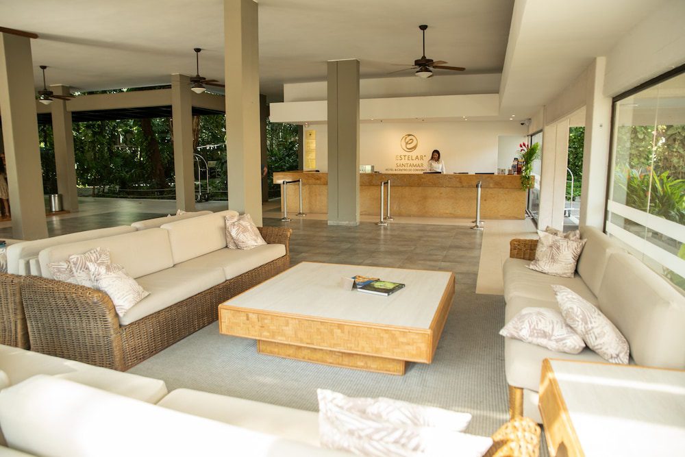 Estelar Santamar Hotel & Centro de Convenciones en Santa Marta: sala de estar de la recepción