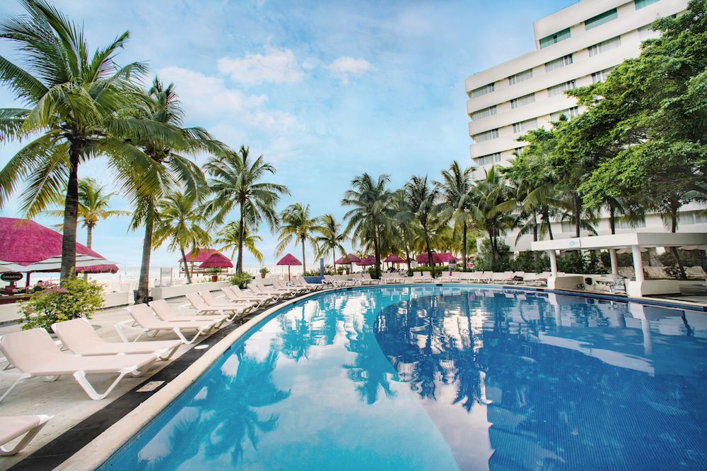 Grand Oasis Palm en Cancún: piscina al aire libre