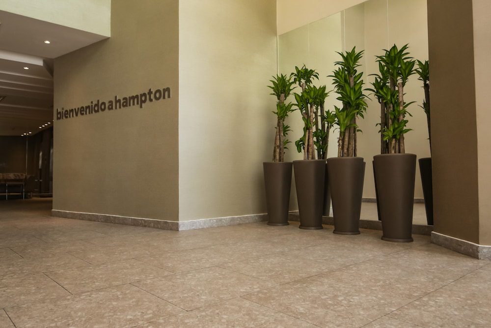 Hampton by Hilton Cartagena: entrada interior