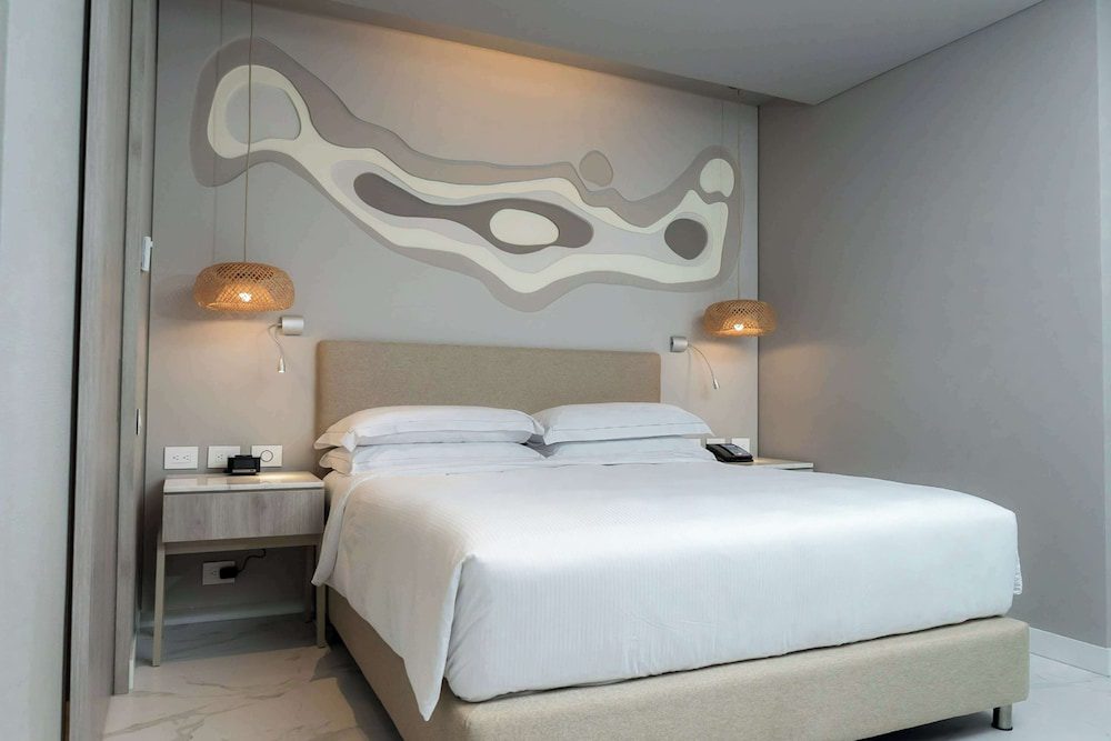 Hilton Santa Marta en Santa Marta: habitación con cama doble