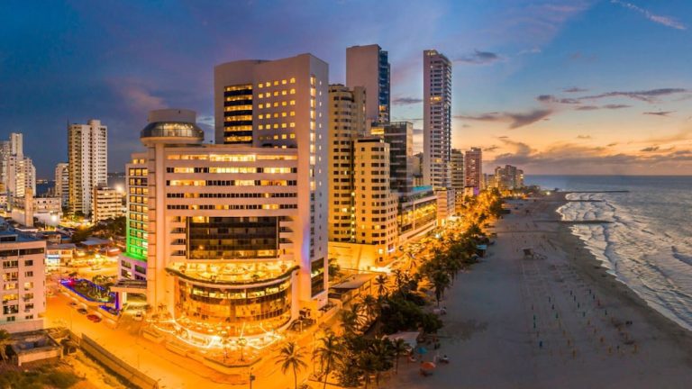 Hotel Almirante Cartagena en Cartagena: vista de Bocagrande al atardecer