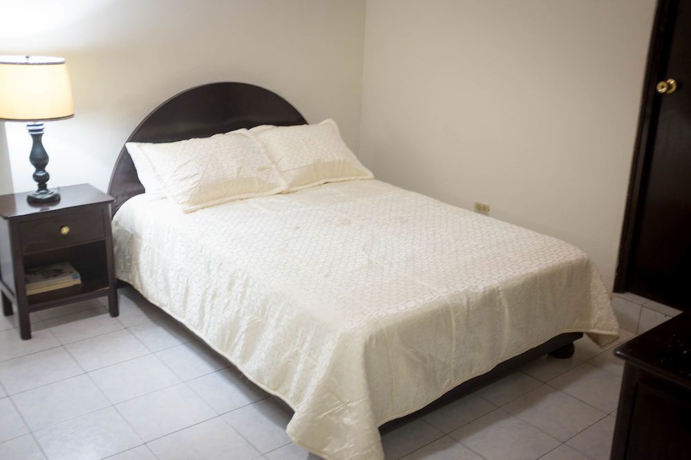 Hotel Latino en Panamá: habitación con cama doble