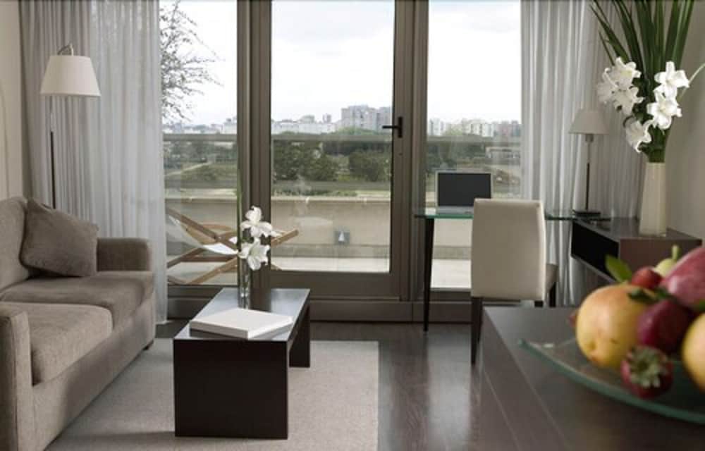 Hotel Madero Buenos Aires, WorldHotels Elite en Buenos Aires: habitación con ventanal y balcón