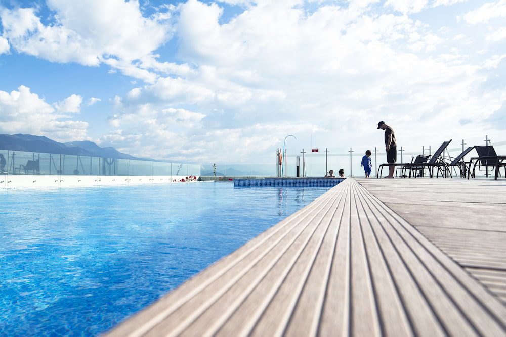 Hotel Mocawa Plaza en Armenia: piscina en la azotea