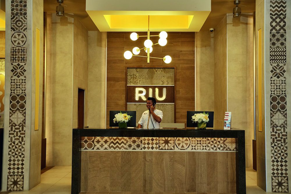 Hotel Riu Tequila en Playa del Carmen: mostrador para check-in y check-out
