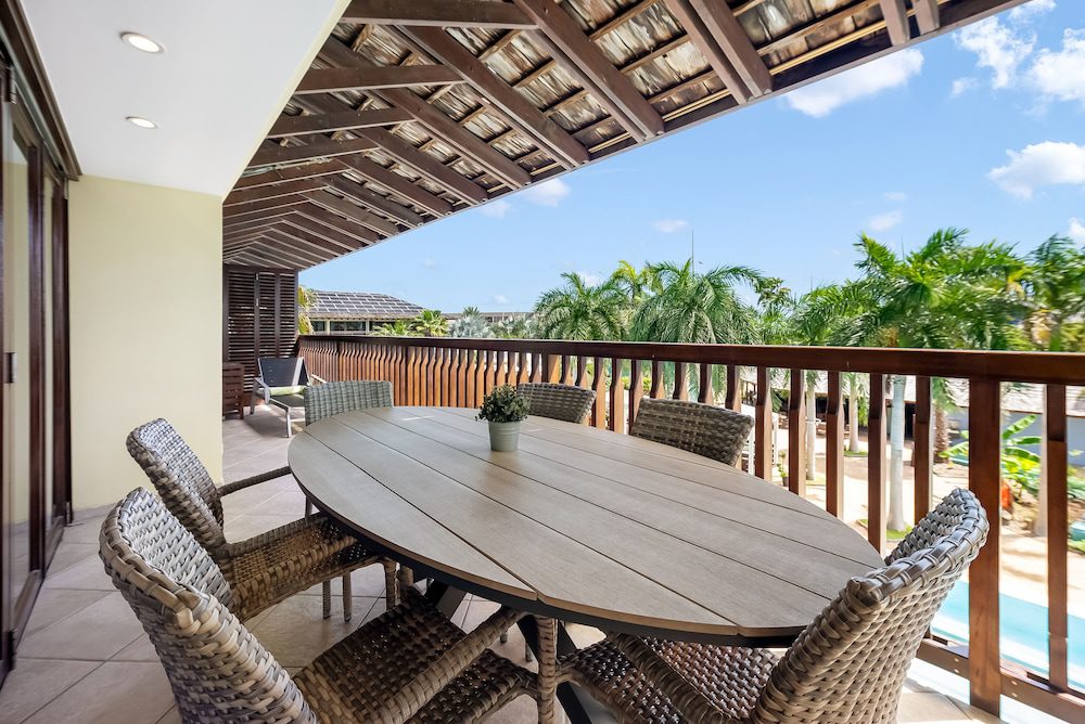 LionsDive Beach Resort en Curazao: terraza de una habitación