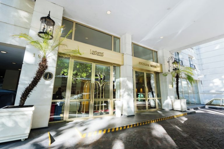 Loi Suites Recoleta Hotel en Buenos Aires: entrada del hotel