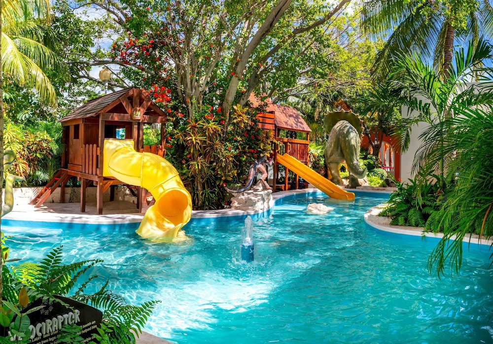 Oasis Palm en Cancún: piscina techada
