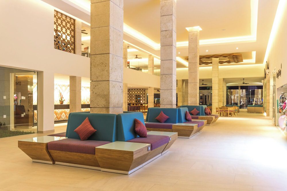 Occidental Costa Cancún en Cancún: entrada interior y lobby
