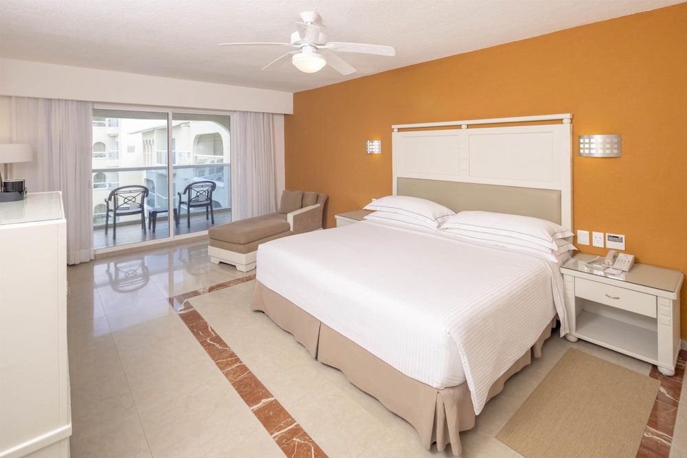 Occidental Costa Cancún en Cancún: habitación con balcón
