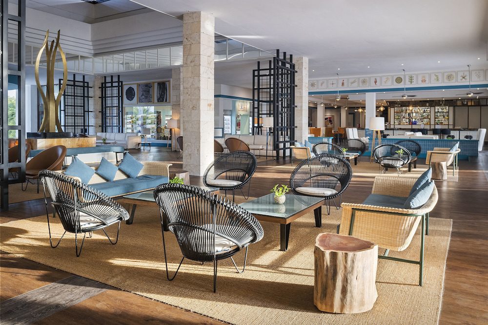 Ocean Maya Royale en Playa del Carmen: sala de estar en el lobby
