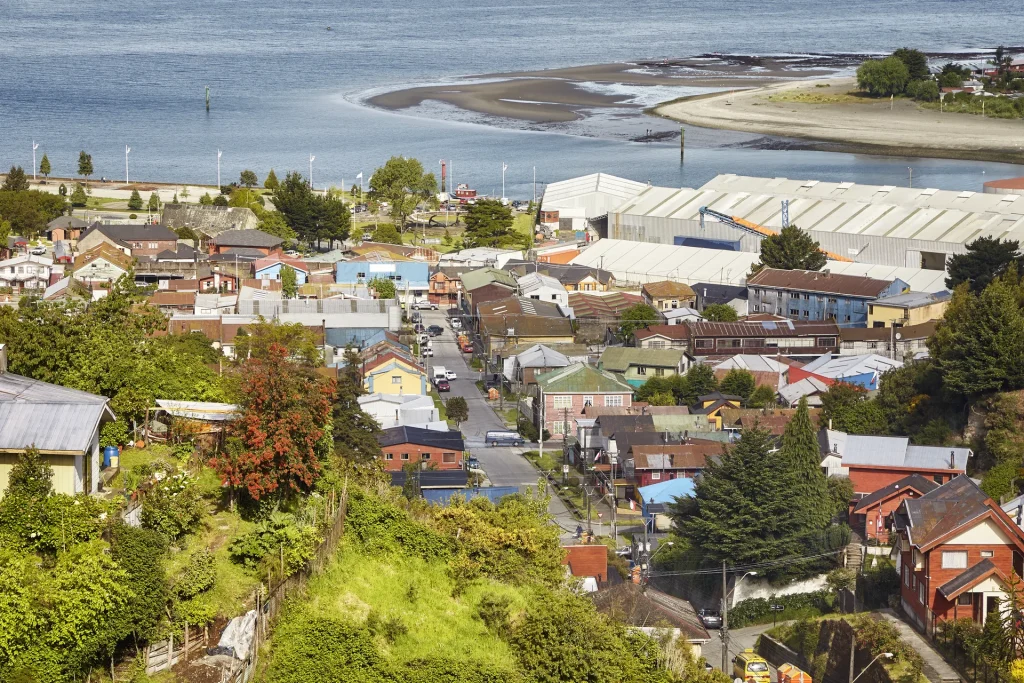 Vista general de la ciudad portuaria de Puerto Montt, Chile