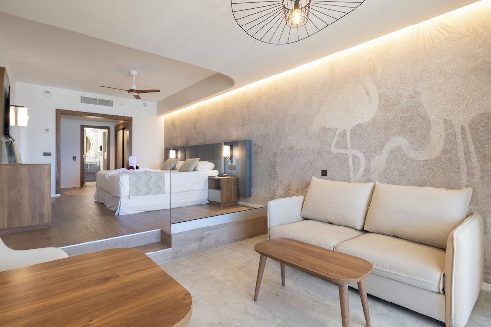 Riu Palace Aruba en Aruba: habitación con sala