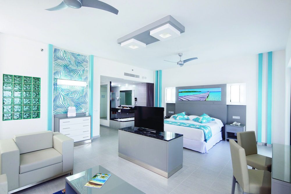 Riu Playa Blanca en Panamá: habitación amplia con sala