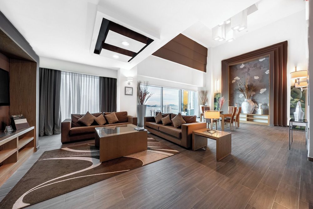 Riu Plaza Panamá en Panamá: suite con comedor